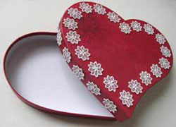 Heart-shaped-box-002.jpg